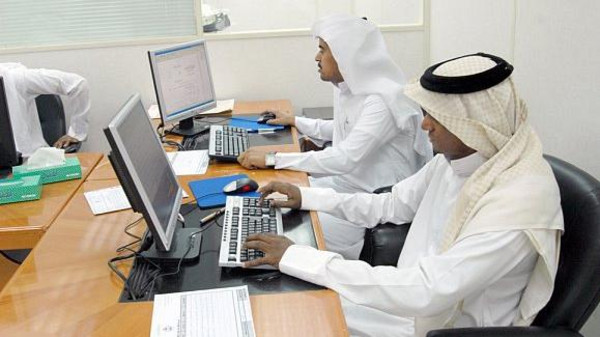 ثلثا قوة العمل السعودية بعمر الشباب.. والجامعيات 67%