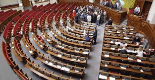 البرلمان الاوكراني يقرر العودة إلى دستور 2004 والإفراج عن تيموشينكو