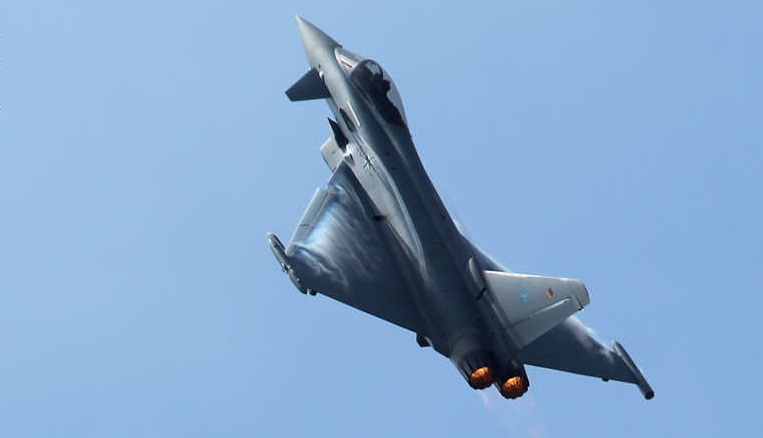 السعودية وبريطانيا تعيدان إحياء صفقة تسليح قديمة بسعر جديد