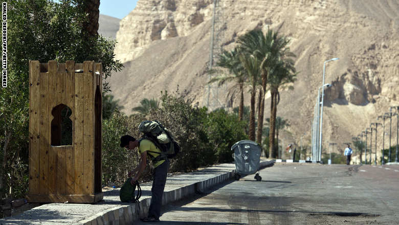 طائرة السيسي لنقل ضحايا “سانت كاترين” تشعل فيسبوك غضباً