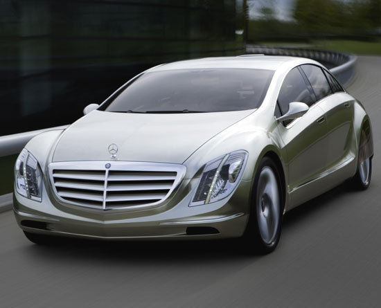 «مرسيدس» و«بي إم دبليو» و«فولكسفاغن» تتسابق على تطوير السيارة الكهربائية النظيفة لأوروبا