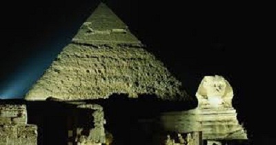 وزارة السياحة تحتفل بعيد الحب فوق هضبة الأهرامات الاثرية