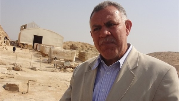 اكتشاف مومياء وهياكل آدمية ومئات التماثيل الصغيرة في مقبرتين فرعونيتين