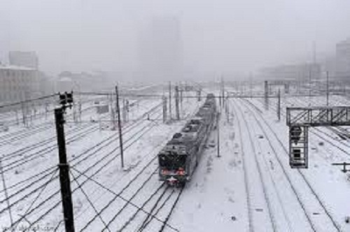 الطقس العاصف يقطع خطوط السكك الحديدية المؤدية إلى جنوب غرب انجلترا