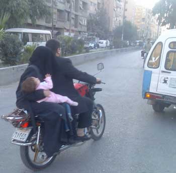 محافظ الاسماعيلية يصدر قرارا بحظر ركوب الدراجات النارية سوى لفرد واحد