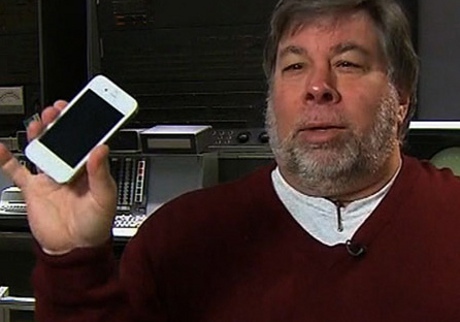 ستيف وزنياك: “آبل” يجب ان تتوسع داخل عالم “أندرويد”