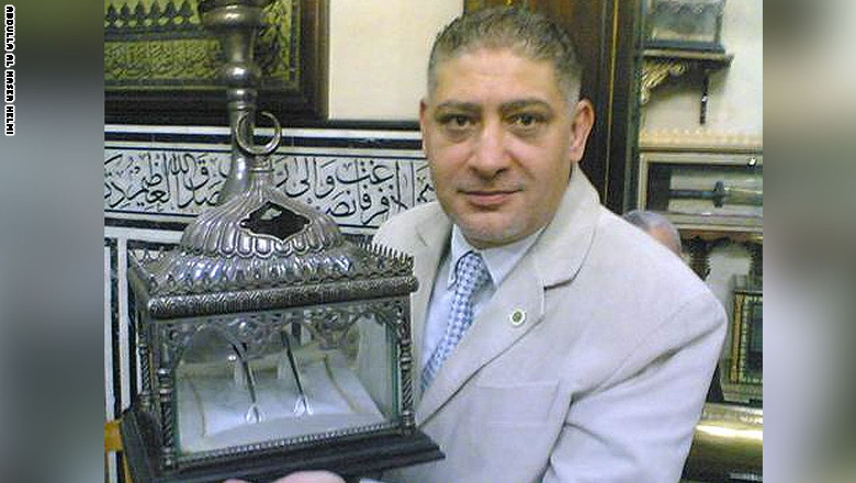 مصر: ما مصير سيف ومكحلة وثوب النبي محمد بمسجد الحسين ؟