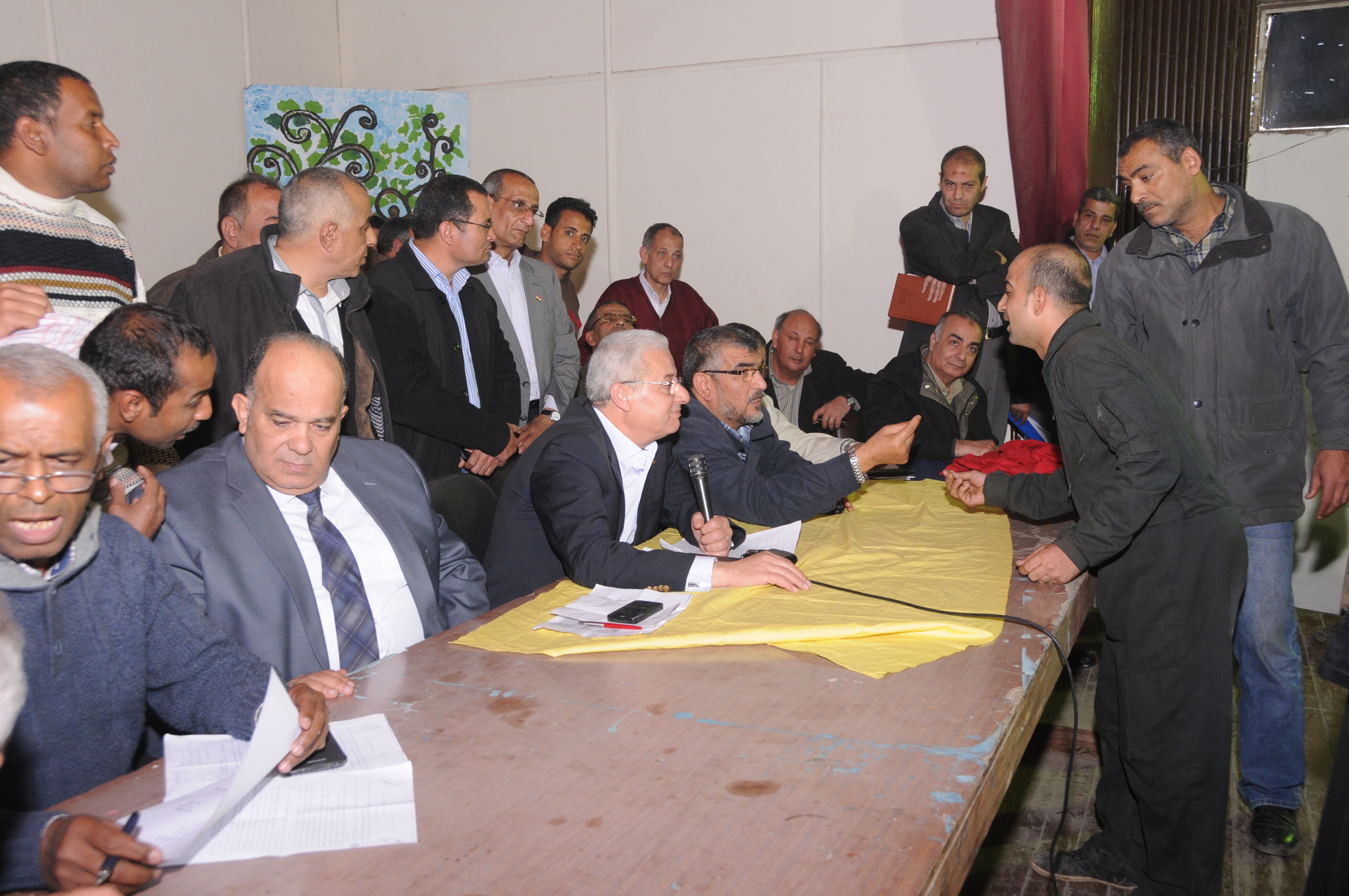 زيارة رئيس “المقاولون العرب” لورش شبرا تنهى توقف العمال عن العمل