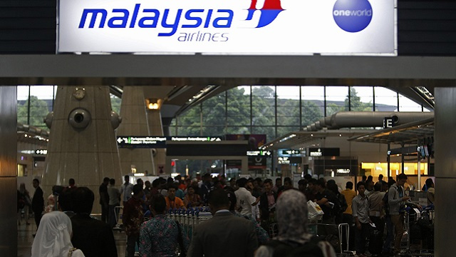 الماليزية .. المسؤولون يبحثون الأسوأ والأهالي يتمسكون بالأمل