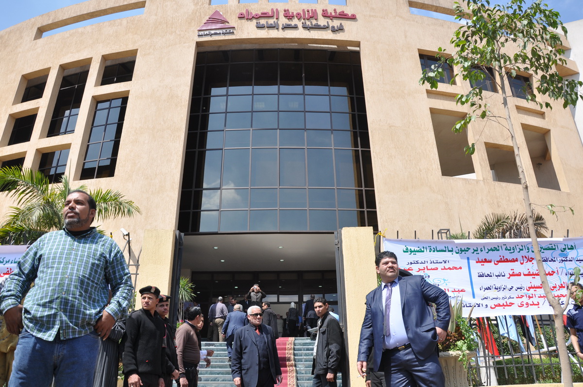 افتتاح وزير الثقافة ومحافظ القاهرة وسفيرة الدنمارك بالقاهرة لمكتبة الزاوية الحمراء