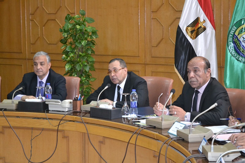 محافظ الاسماعيلية:على جميع المسؤلين النزول الى الشارع والتفاعل مع المواطنيين على أرض الواقع