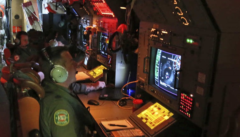 صور فرنسية لحطام محتمل لـ”الماليزية” في الممر الجنوبي