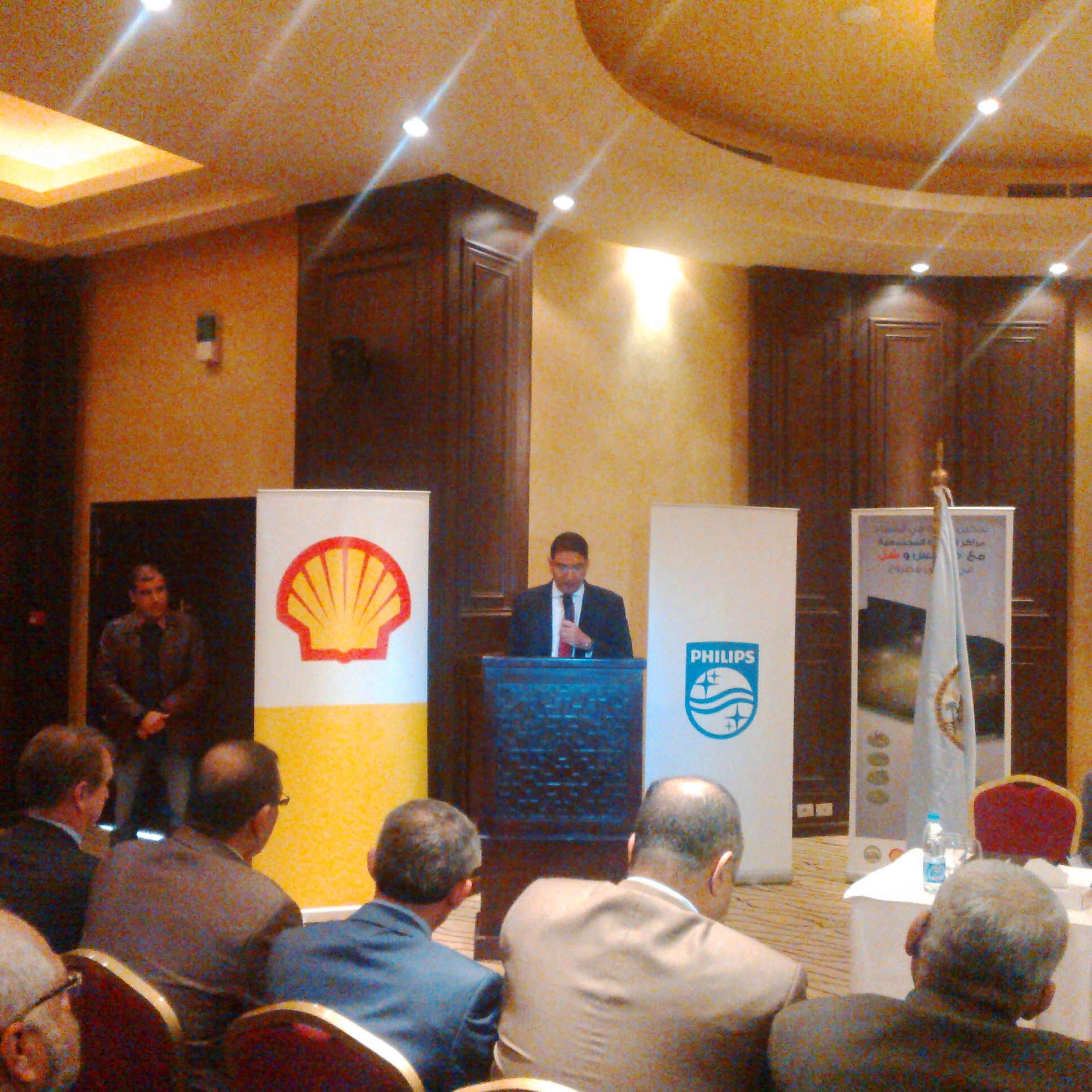 “الجلاس” بمحافظة مطروح أول قرية تستخدم أنظمة الانارة الشمسية بمشاركة “فيليبس” و”شل”