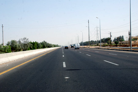 «الإعلان» تبحث التحالف والمنافسة على مزايدة استغلال طريق القاهرة ـ الإسكندرية الصحراوى