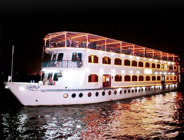 انهيار سياحة البواخر النيلية وتحولها إلى الأفراح وأعياد الميلاد