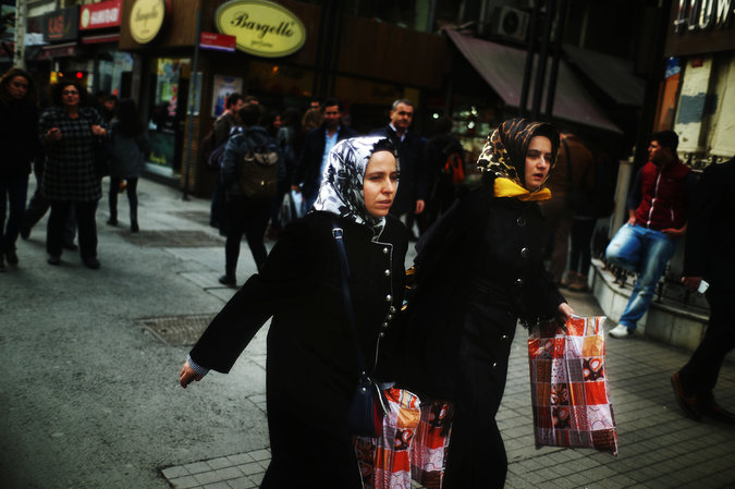 قروض الائتمان لمحدودي الدخل تهدد البنوك التركية