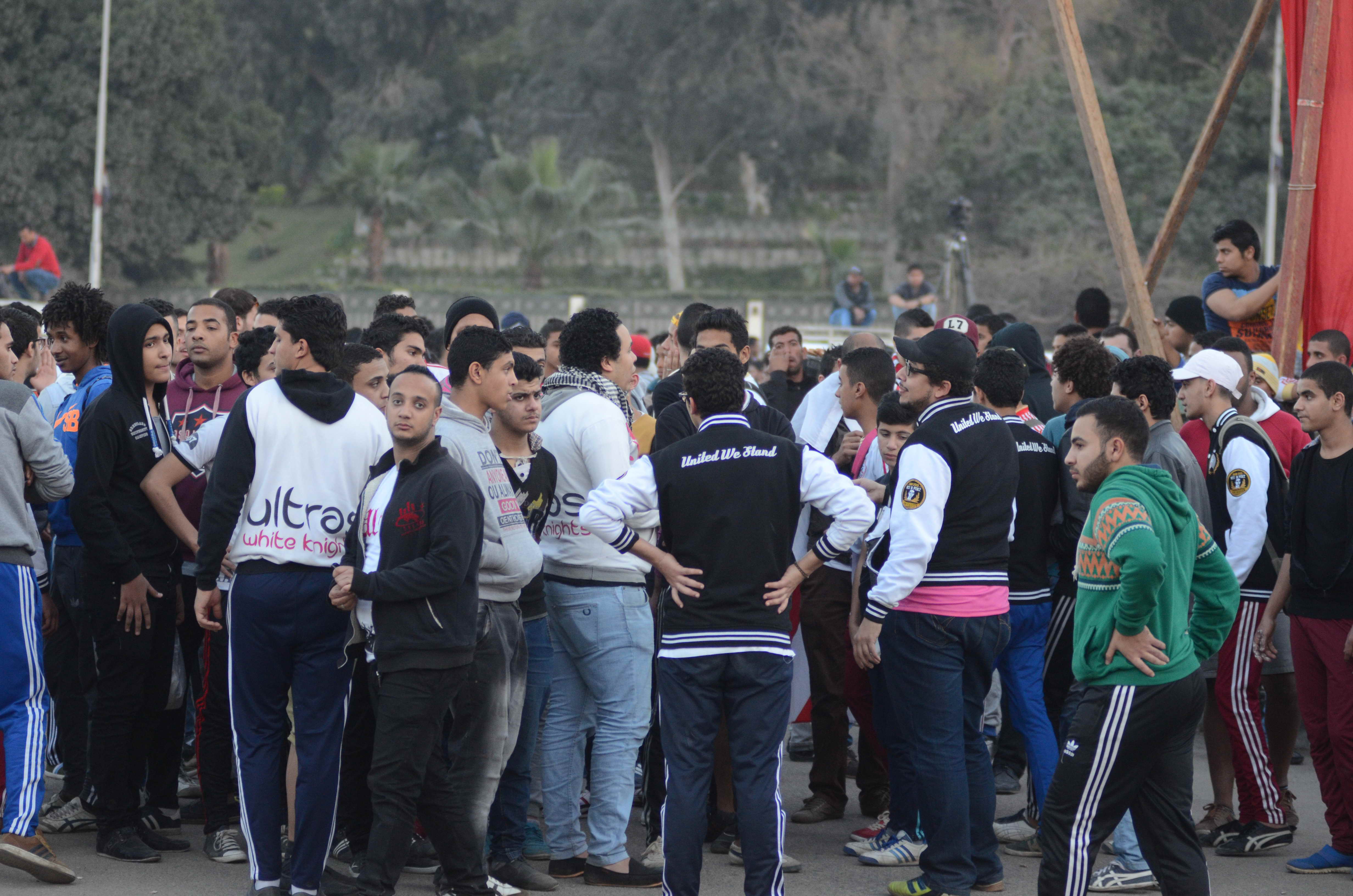 اشتباكات الامن مع اولتراس الزمالك لمحاولتهم اقتحام استاد القاهرة