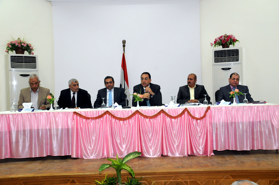 وزير الإسكان: مطلوب طفرة استثنائية فى الأداء..و”اللى مش قادر يشتغل يركن”