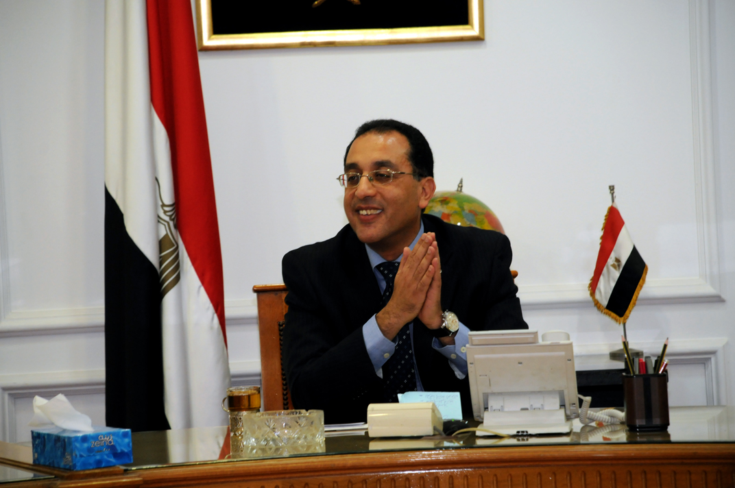 وزير الإسكان يعقد اجتماعا مع مسئولى الوزارة لمدة 3 ساعات عقب حلف اليمين