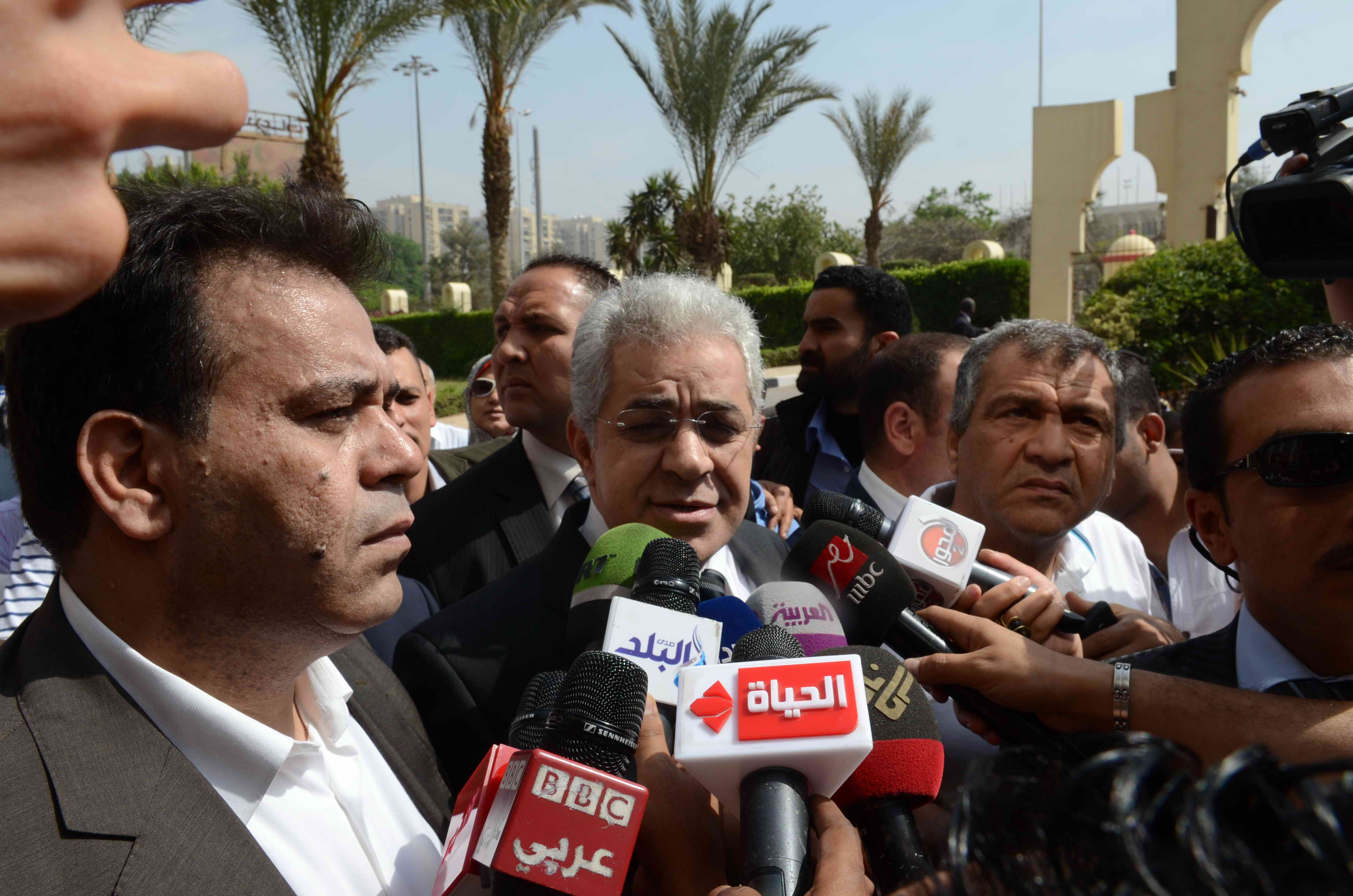 حمدين صباحى يقدم اوراق ترشحه للرئاسة