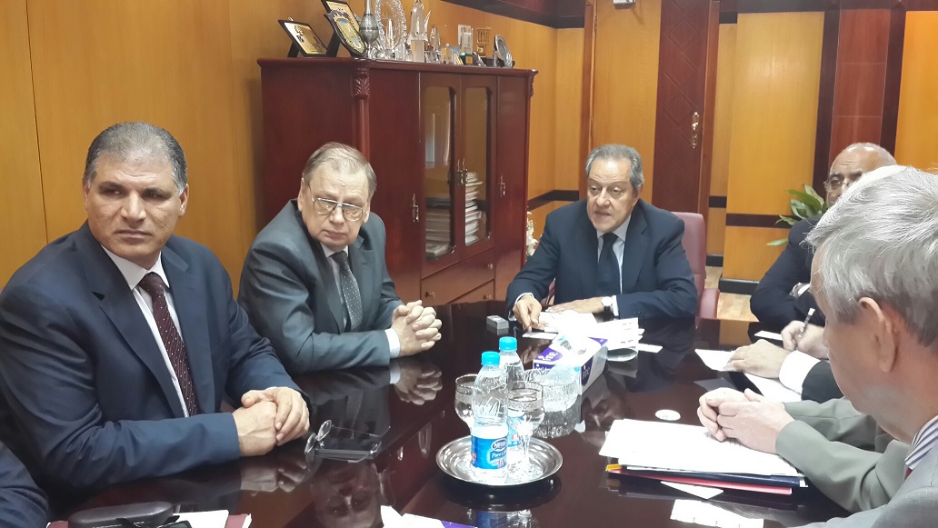 عبد النور : الحكومة ملتزمة بتطبيق معايير البيئة العالمية فى إستخدام الفحم فى مصانع الأسمنت