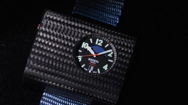 أول ساعة يد “ذرية” حقيقية!