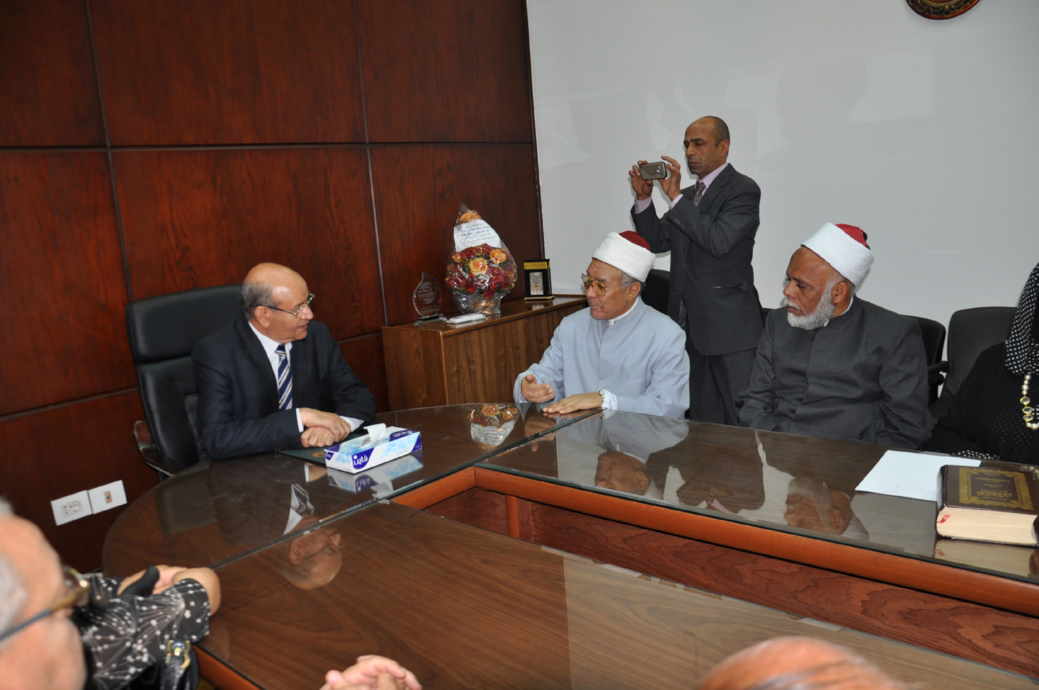 محافظ الجيزة : لجان مشتركة تضم كبار علماء الأزهر لحل الخصومات بين العائلات