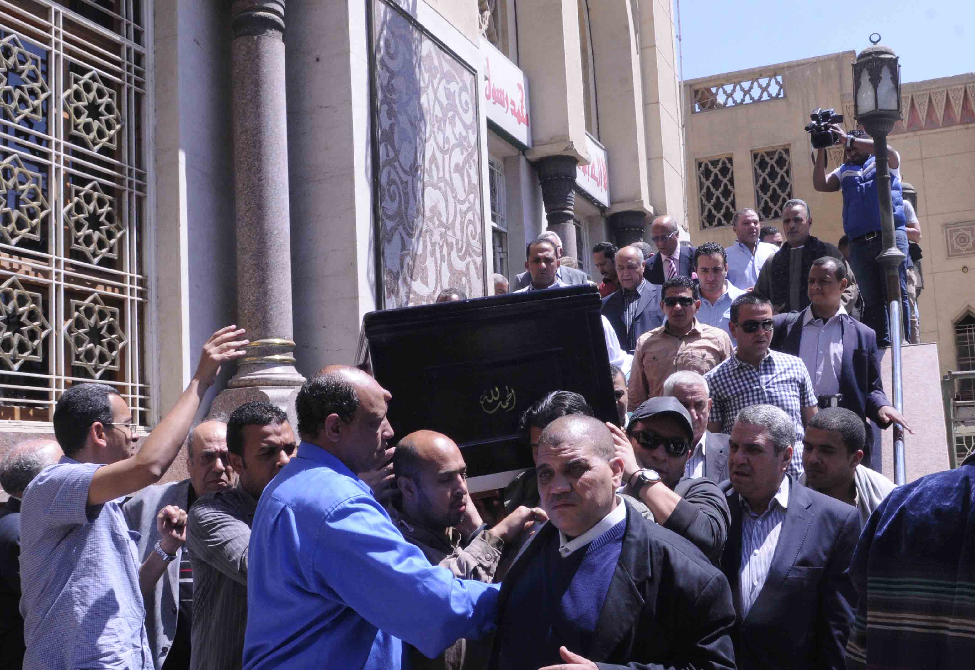 بالصور.. جنازة الاعلامي محمود سلطان