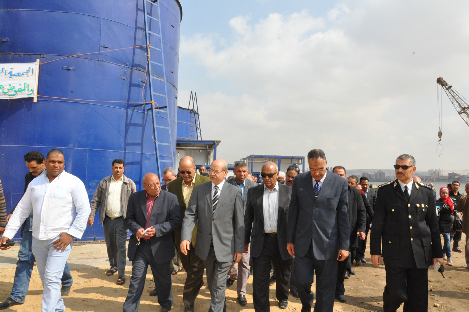 محافظ الجيزة يفتتح 4 محطات مياه نقالى وأعمال رصف طرق