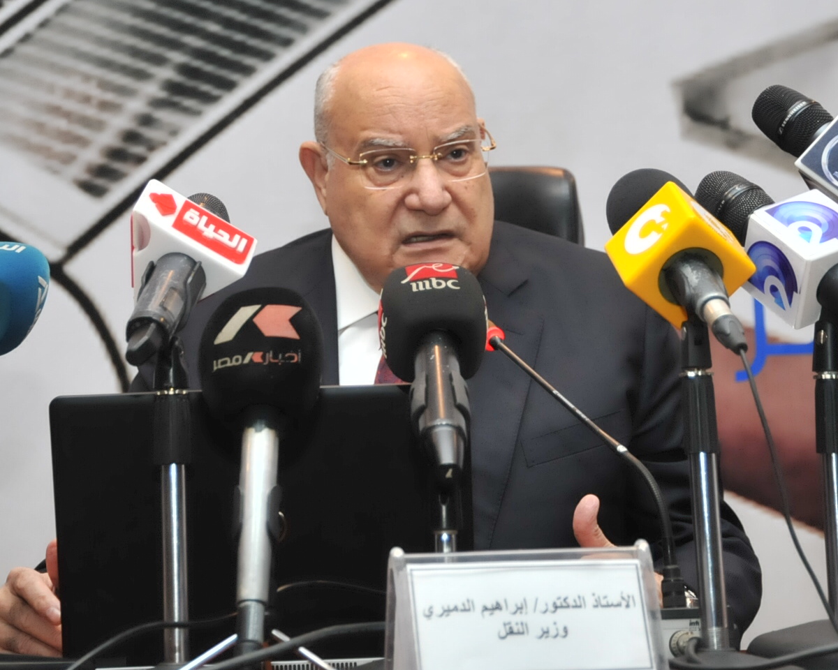 وزير النقل : مجموعة استثمارية مصرية تدرس الجدوى الاقتصادية لخط سكة حديد الغردقة – الأقصر