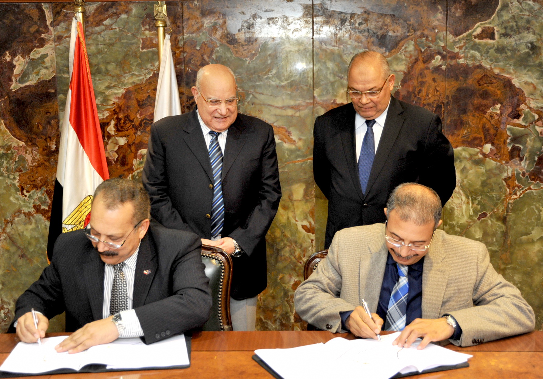 وزير النقل يشهد توقيع إتفاق مساهمين بين موانئ البحر الأحمر وشركتى طابا هايتس وطابا للفنادق