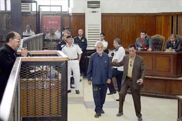 اليوم.. محاكمة بديع و13 آخرين في أحداث مسجد الاستقامة