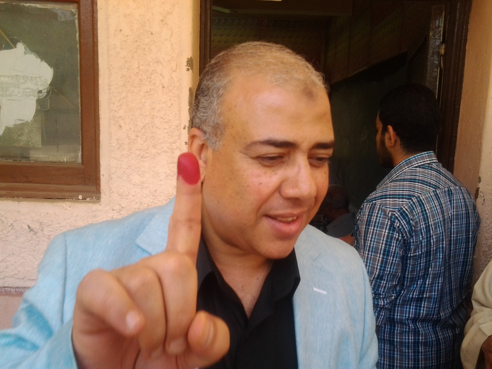 بالصور .. رئيس مترو الأنفاق يدلى بصوته في الانتخابات الرئاسية