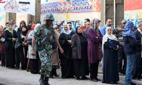 إقبال كبار السن على الإدلاء بأصواتهم في اليوم الأول للانتخابات الرئاسية بشبرا