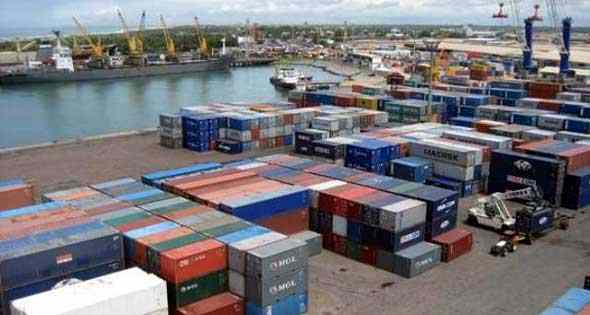 الجمارك تضبط العاب نارية وصواريخ وكاميرا للتجسس بجمارك الاسكندرية ومطار برج العرب