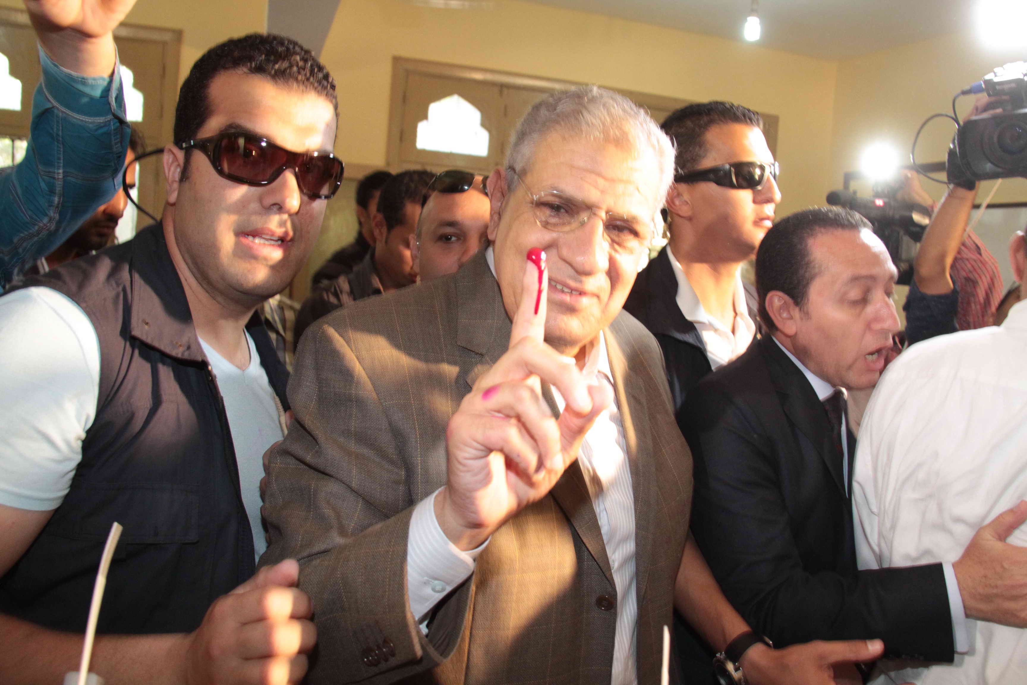 رئيس الوزراء إبراهيم محلب للادلاء بصوته