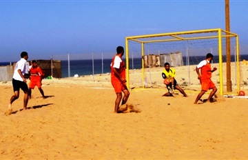 وزيرا السياحة والاثار ومحافظ جنوب سيناء يطلقون إشارة البدء للبطولة العربية لكرة القدم الشاطئية