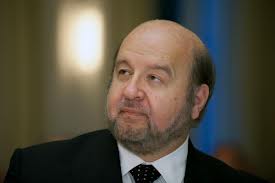 دى سوتو: تقنين القطاع غير الرسمى يشبه إقناع رجل فقير لامرأة ثرية بالزواج منها