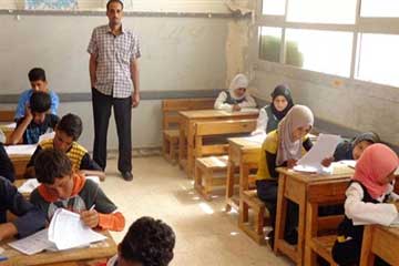 محافظ الأقصر يتفقد سير امتحانات الشهادتين الابتدائية والاعدادية