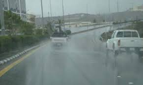 أمطار غزيرة ورعدية بشمال سيناء تؤدى الى تأثر الحركة التجارية