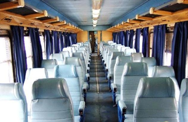 اعتصام عدد من العاملين بالشركة الوطنيه لعربات النوم بمحطة مصر للمطالبة بالتثبيت