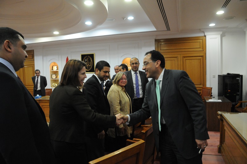 وزير الإسكان يبحث مع مسئولى البنك الدولي دعم مشروعات الإسكان