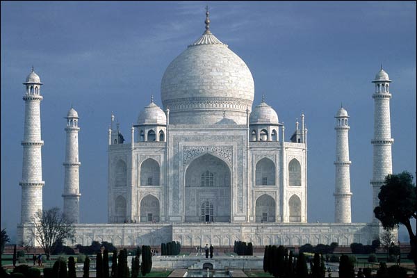 8 أماكن يقع السياح بفخها في العالم