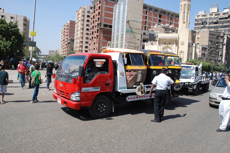 تحرير 1000 مخالفة لسيارات .. ومصادرة 25 توك توك بـ “الجيزة”