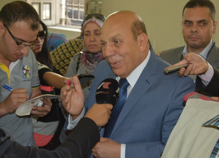وزير التنمية المحلية يدلى بصوته في الانتخابات الرئاسية بالجيزة