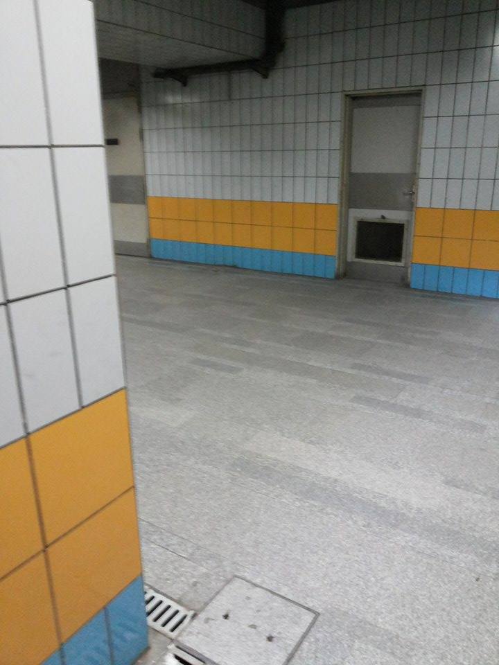 بالصور ..”المترو” يزيل صناديق القمامة من المحطات خوفا من العمليات الإرهابية