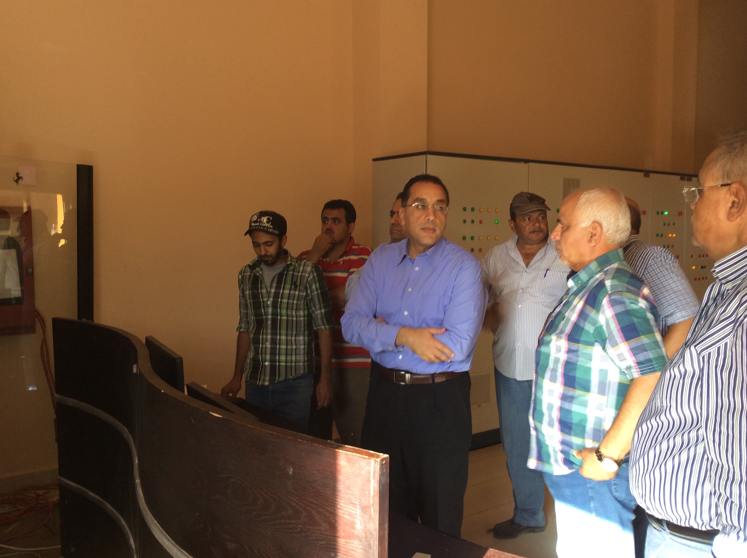 وزير الإسكان يتابع بدء تجارب ضخ المياه فى خطوط محطة القاهرة الجديدة