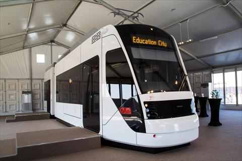 فرنسا تفوز بصفقة شبكة ترام في قطر وتتفاوض لبيع المقاتلة رافال