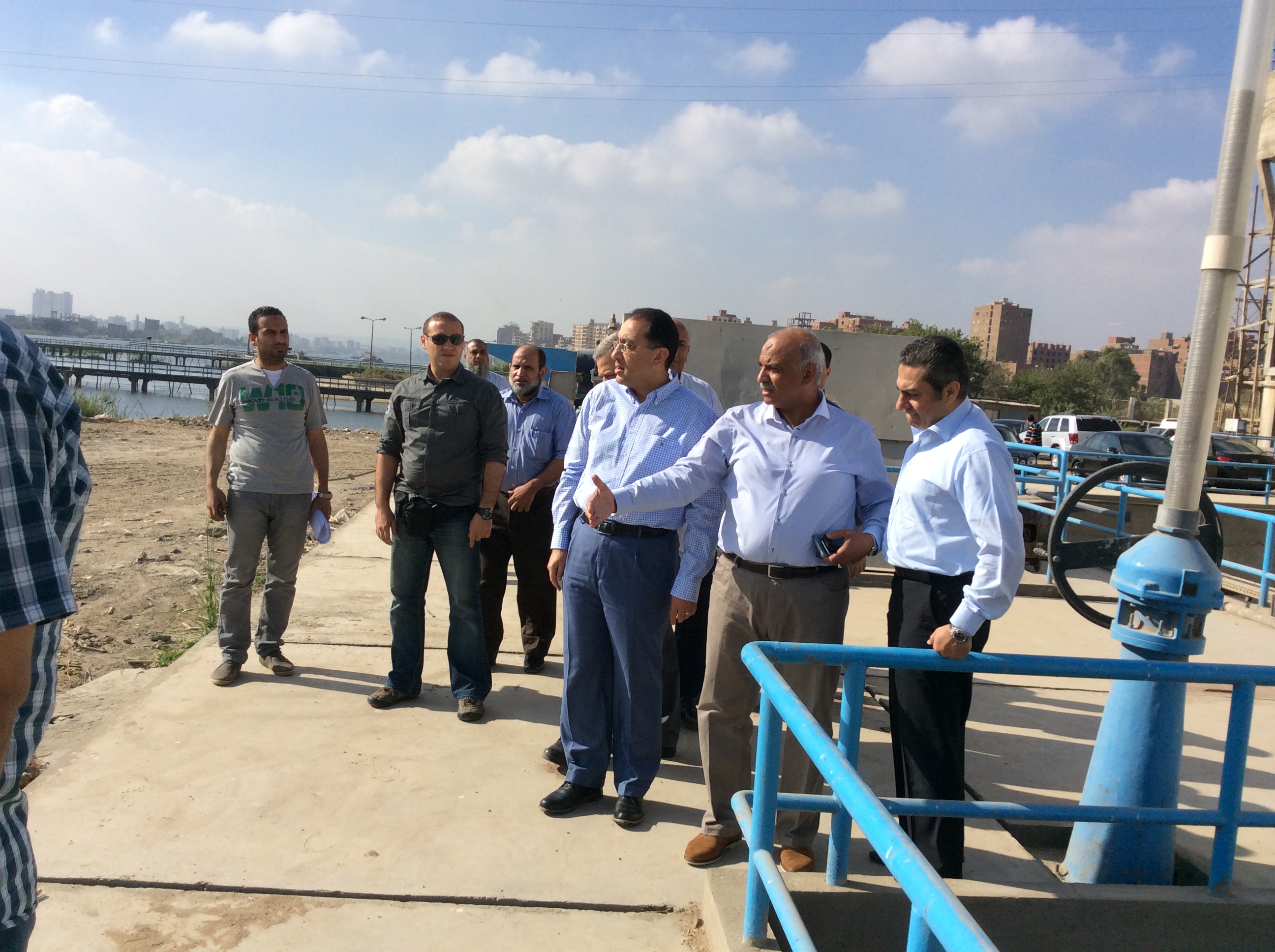 وزير الإسكان يزور شركة مياه الجيزة لحل مشكلة المياه بالمحافظة ويتفقد تطوير ميدان المؤسسة