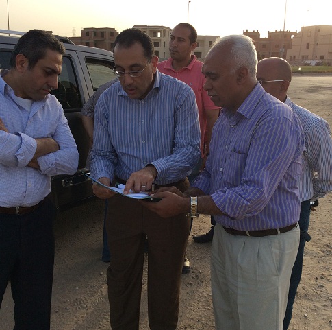 ‏‫وزير الإسكان يتفقد أعمال تطوير أحياء ” الشيخ زايد” ومدخل ” ٦ أكتوبر”